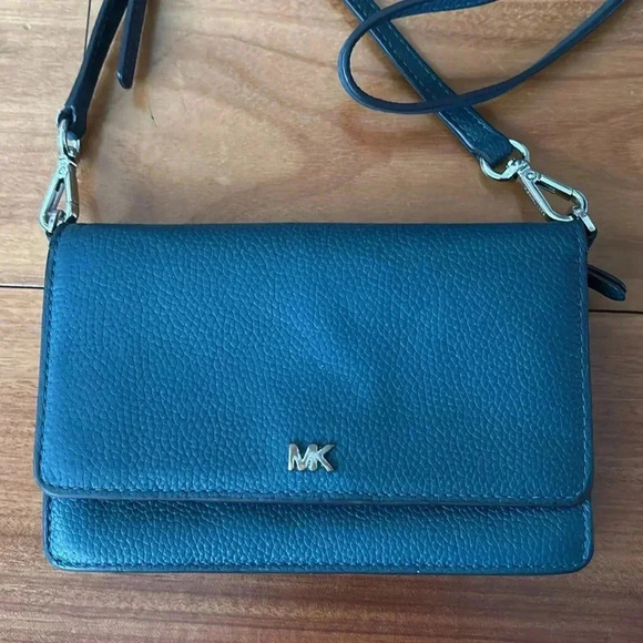 Michael Kors crossbody - Picture 2 of 11